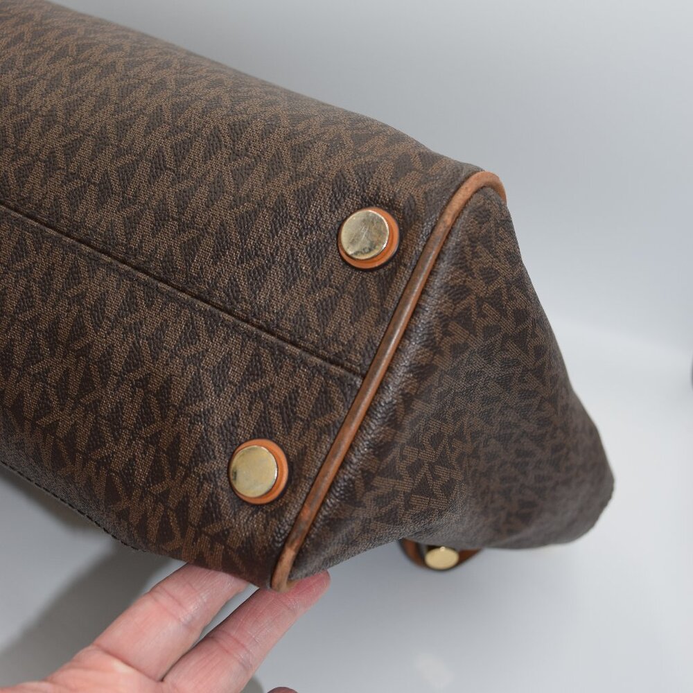 Michael Kors Isla Large Tote in Signature Brown - Picture 8 of 11